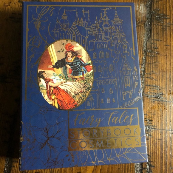 Eyeshadow storybook palette - Picture 2 of 5